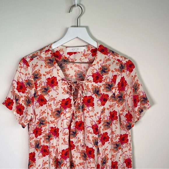 Astr The Label Hibiscus Floral Lace-Up Shift Dress size medium - Picture 3 of 7